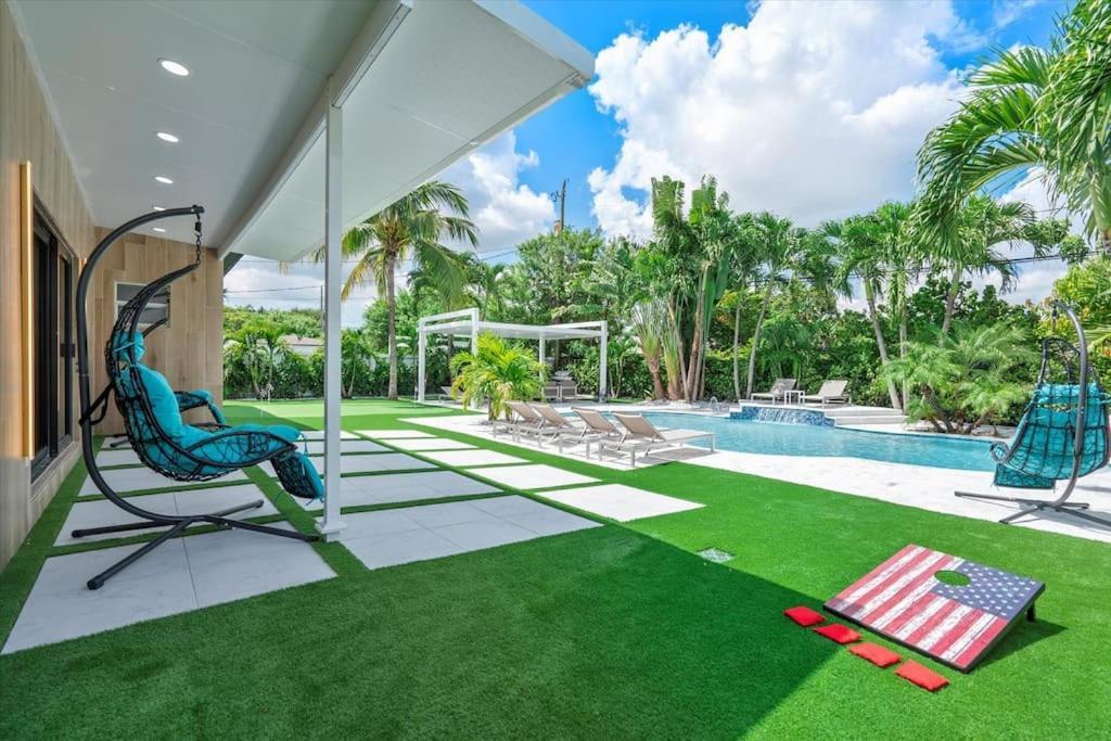 Villalee-Jungle Palm Island White Marble Pool Area Miami Exterior foto